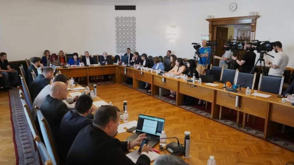 Изборът на нов ВСС ще се провежда с хартиени бюлетини в окръжните съдилища